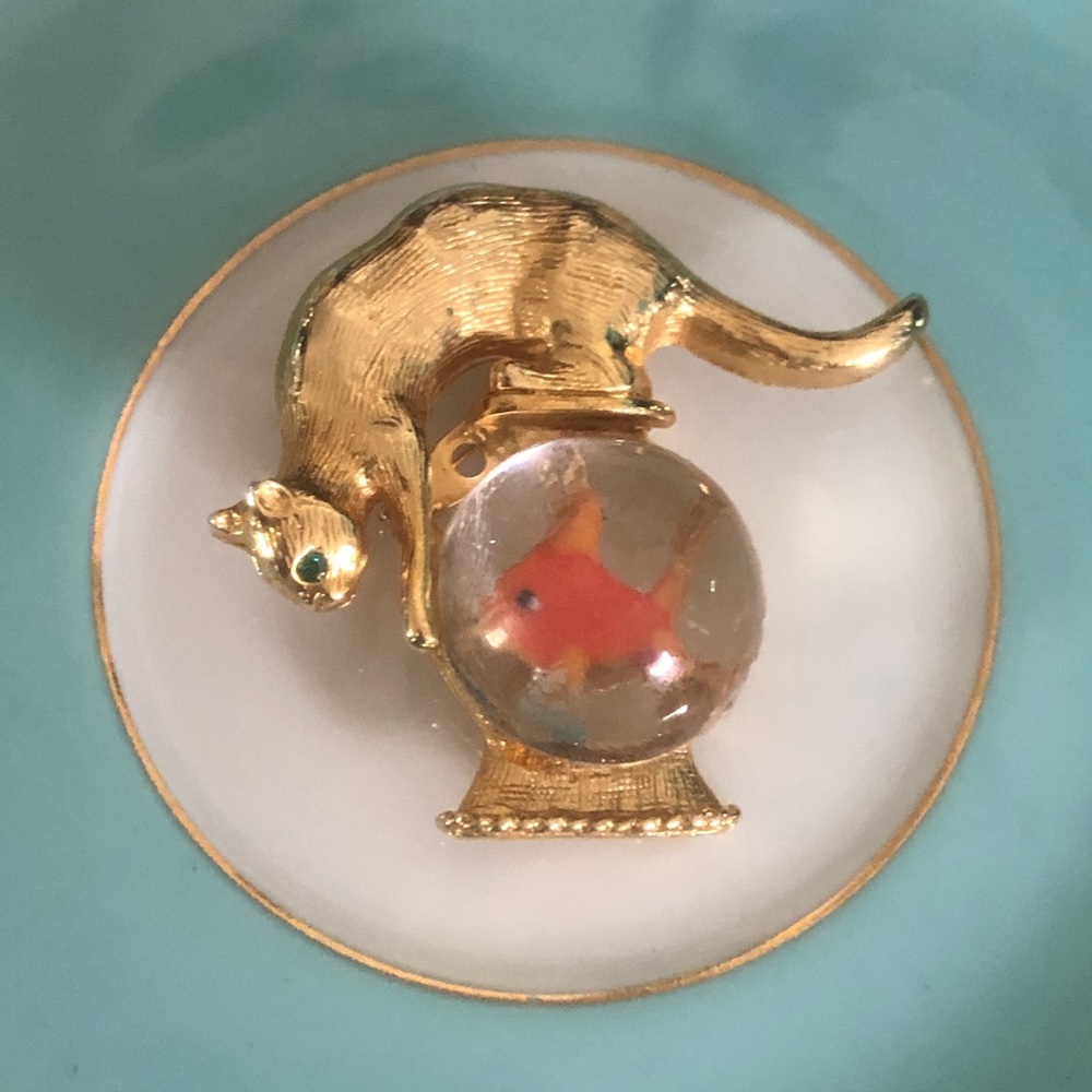 Vintage Cat on a Fishbowl Brooch Pin - Picture 2 of 7
